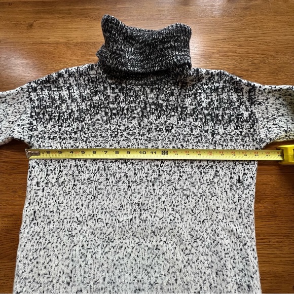 ⭐️ Athleta Marled Black Cream Cashmere Wool Blend Turtleneck Sweater SMALL - Picture 6 of 11